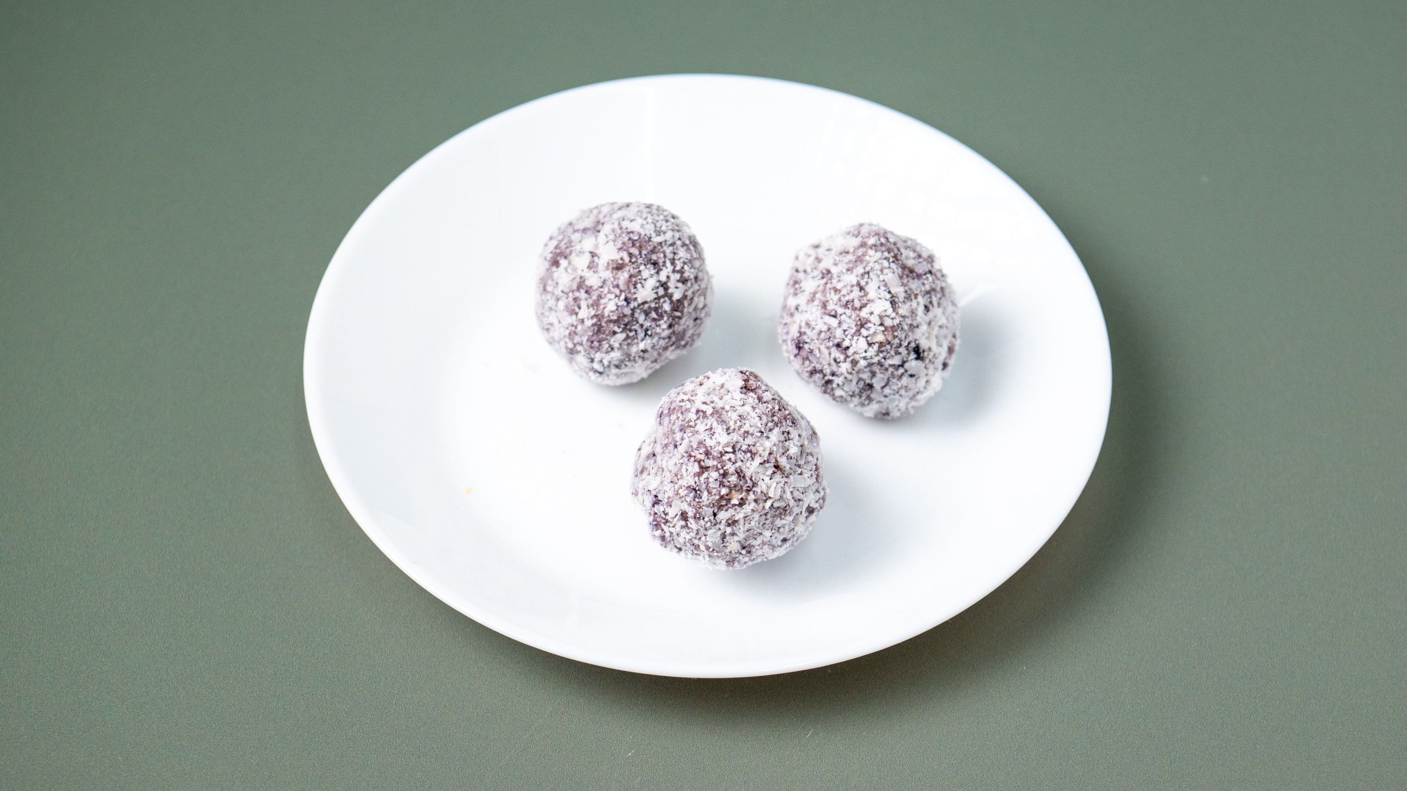Blueberry bliss balls - 3 pcs- Snacks