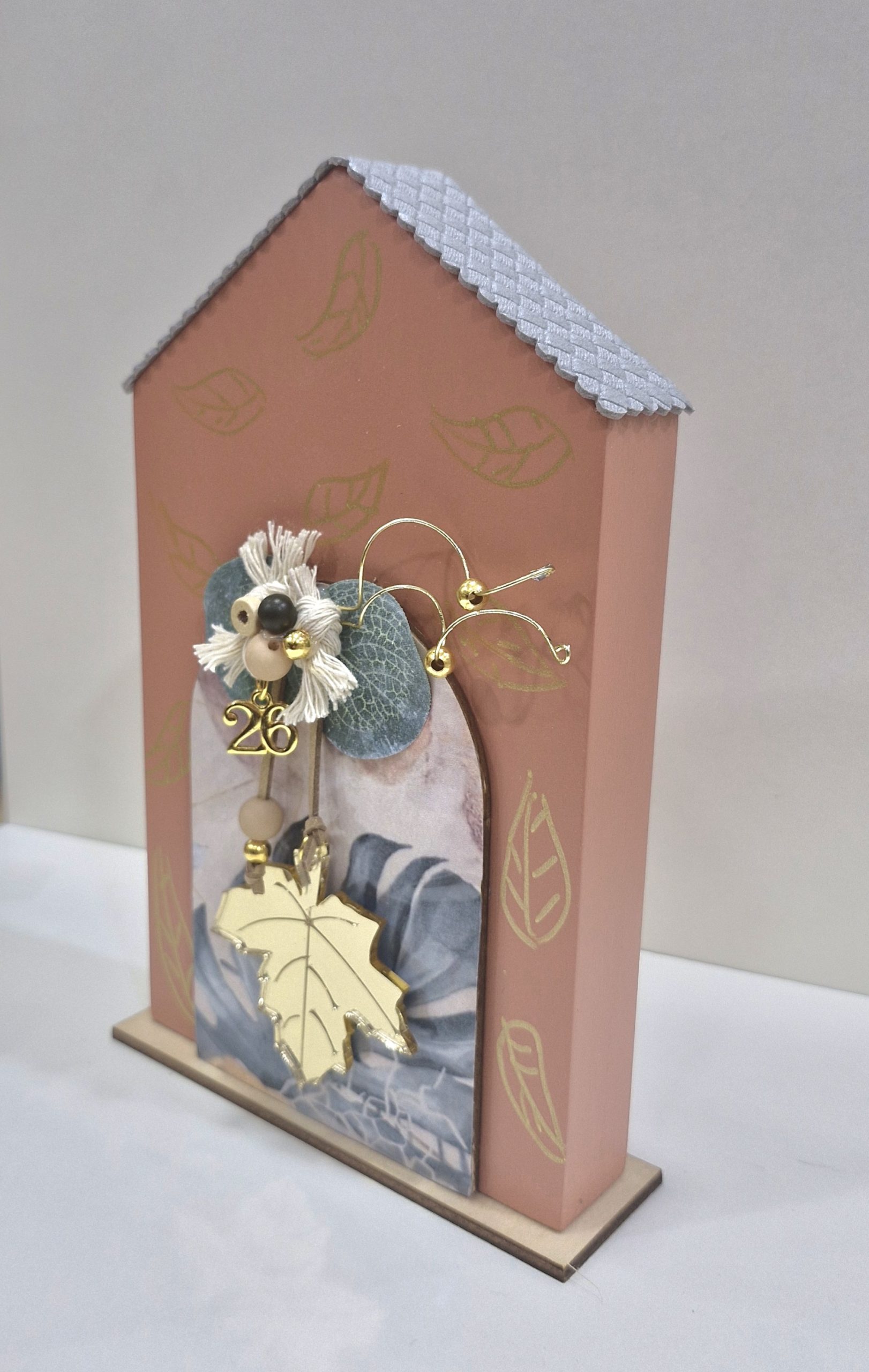 Χειροποίητο ξύλινο σπιτάκι