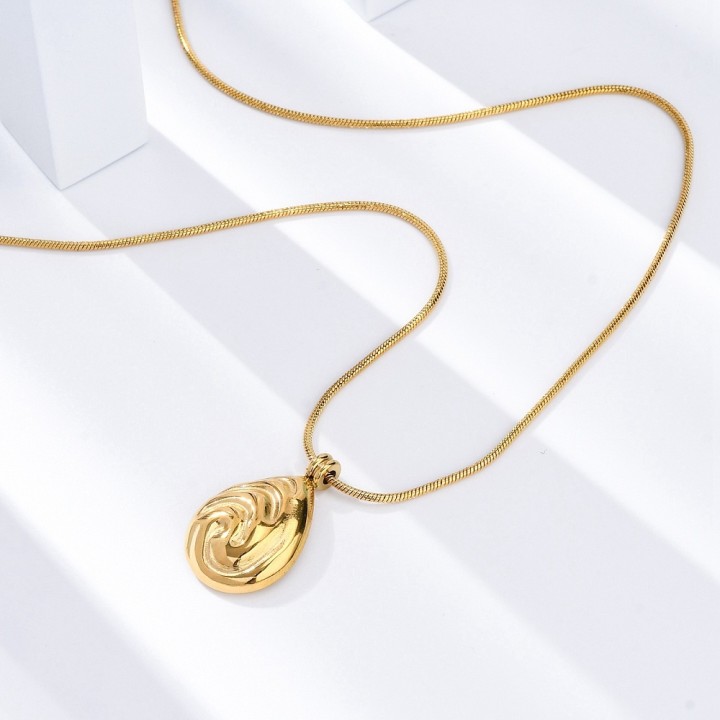 Perlarosa World Teardrop Pendant Necklace