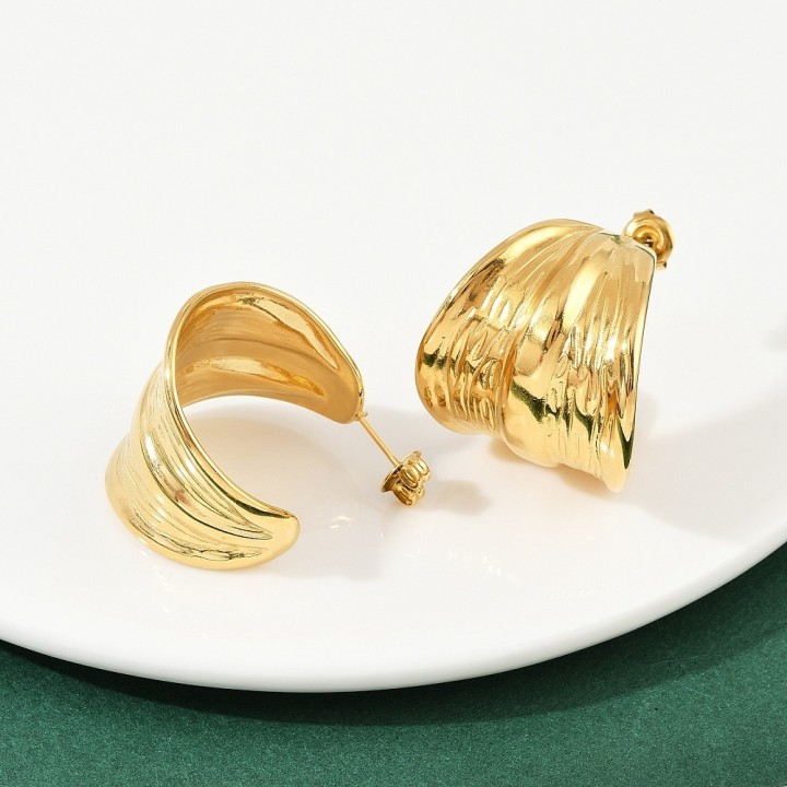 Perlarosa World Wave-Inspired Textured Hoop Earrings Gold