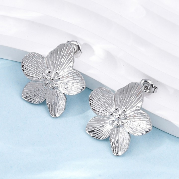 Perlarosa World Elegant Floral Stud Earrings – with Textured Petals Silver