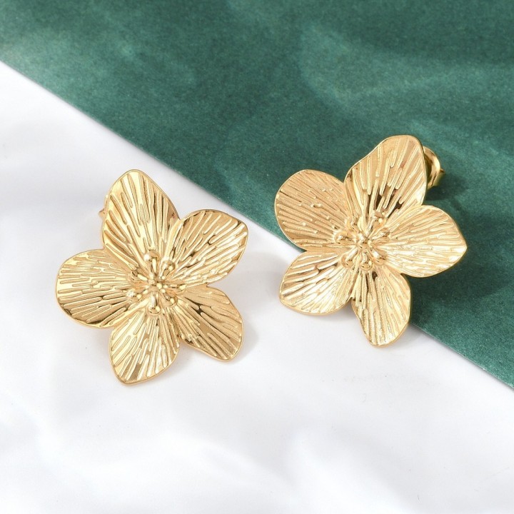 Perlarosa World Elegant Floral Stud Earrings – with Textured Petals Gold