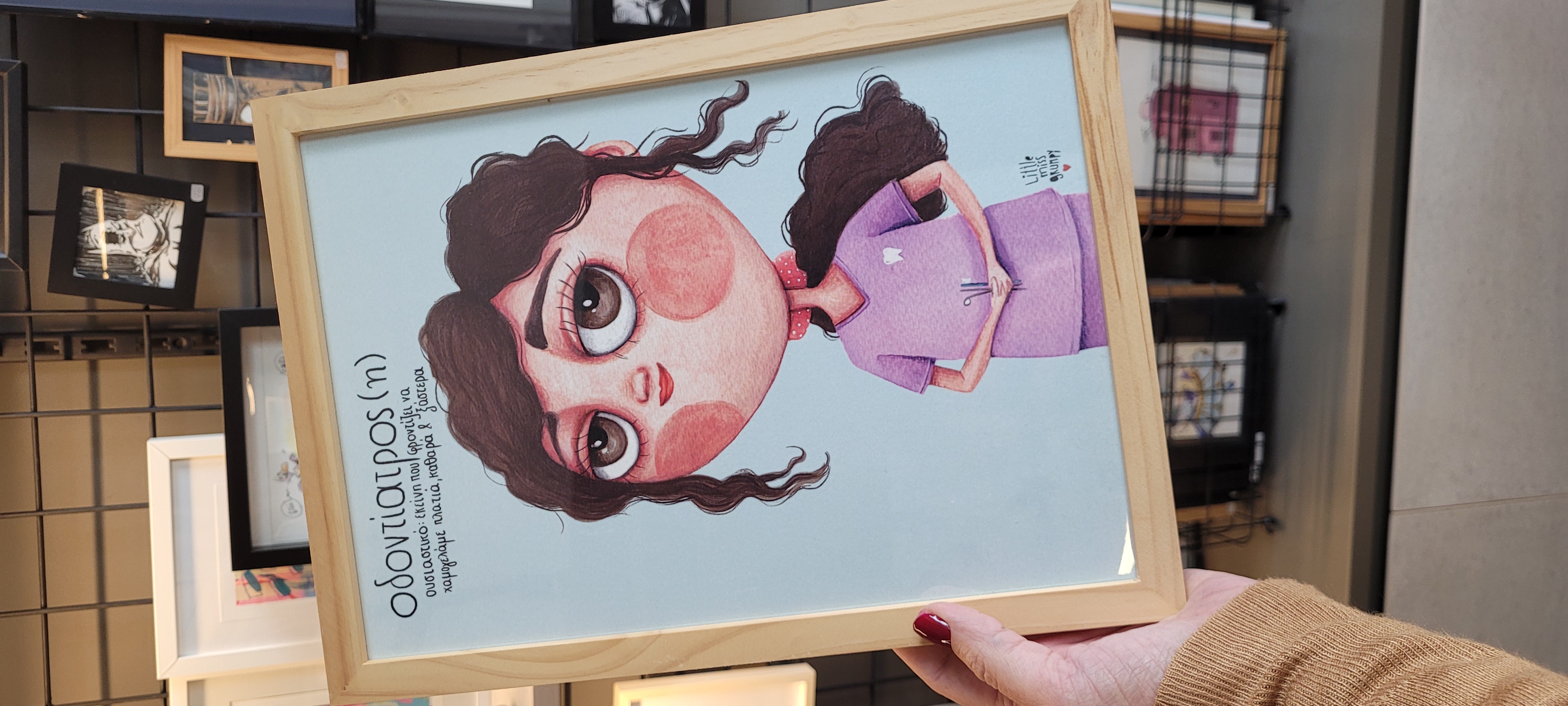 Dentist (She) - A4 (Framed)