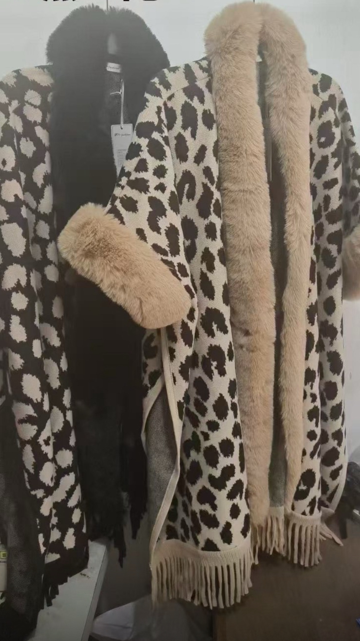 Animal print cape in 2 different colours