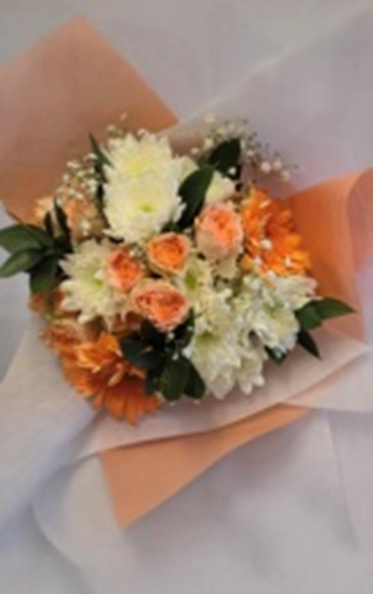 2 Kerperes 2 Mini Roses 2 White Chrysanthema