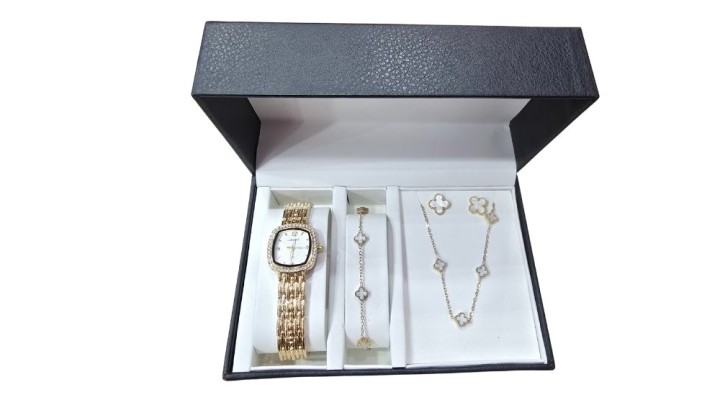 Gold Watch & Clover Jewelry Set – 4-Piece Luxury Gift Collection