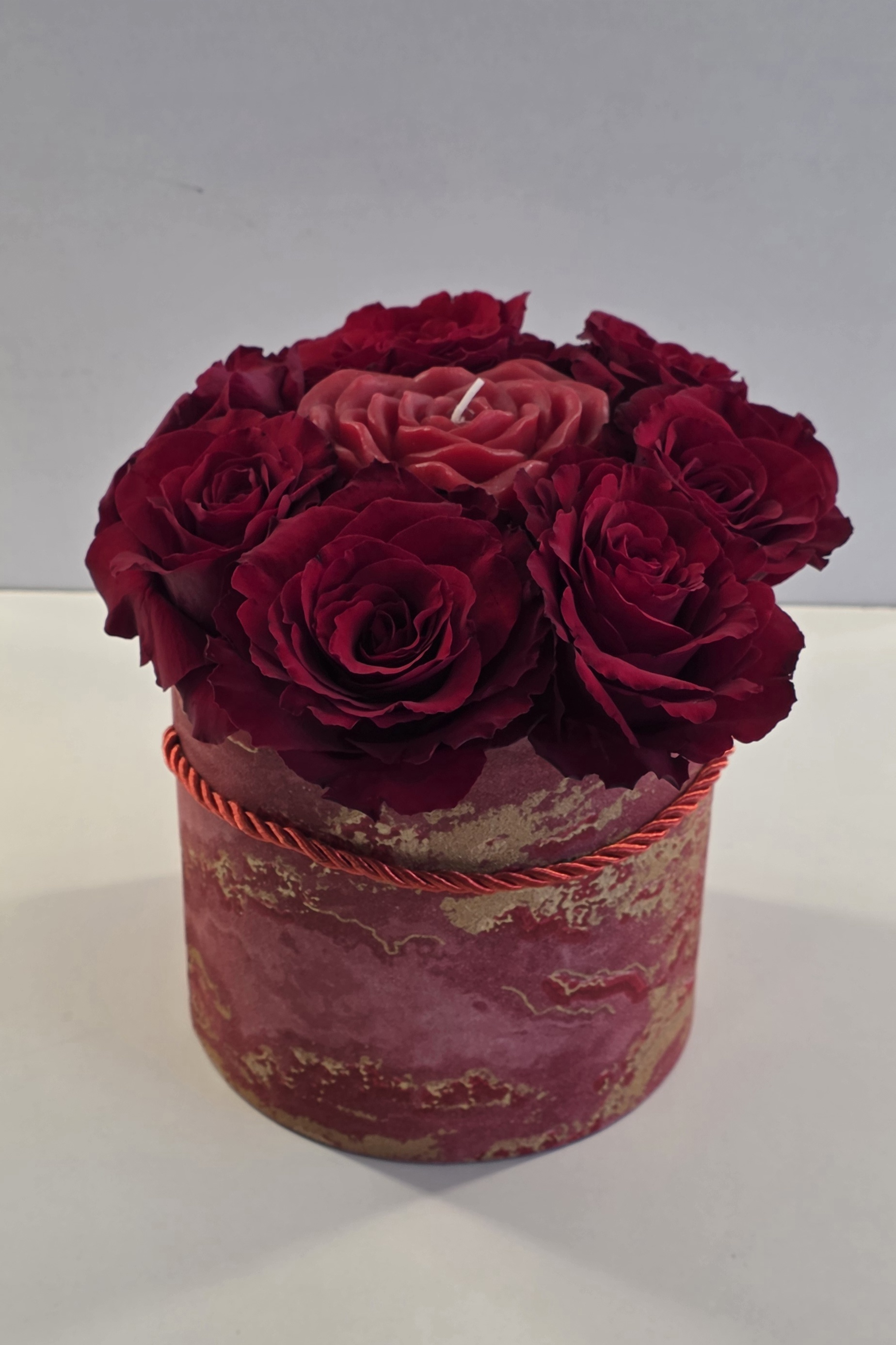 7 -9 Red Roses With Candle In A Box (M)