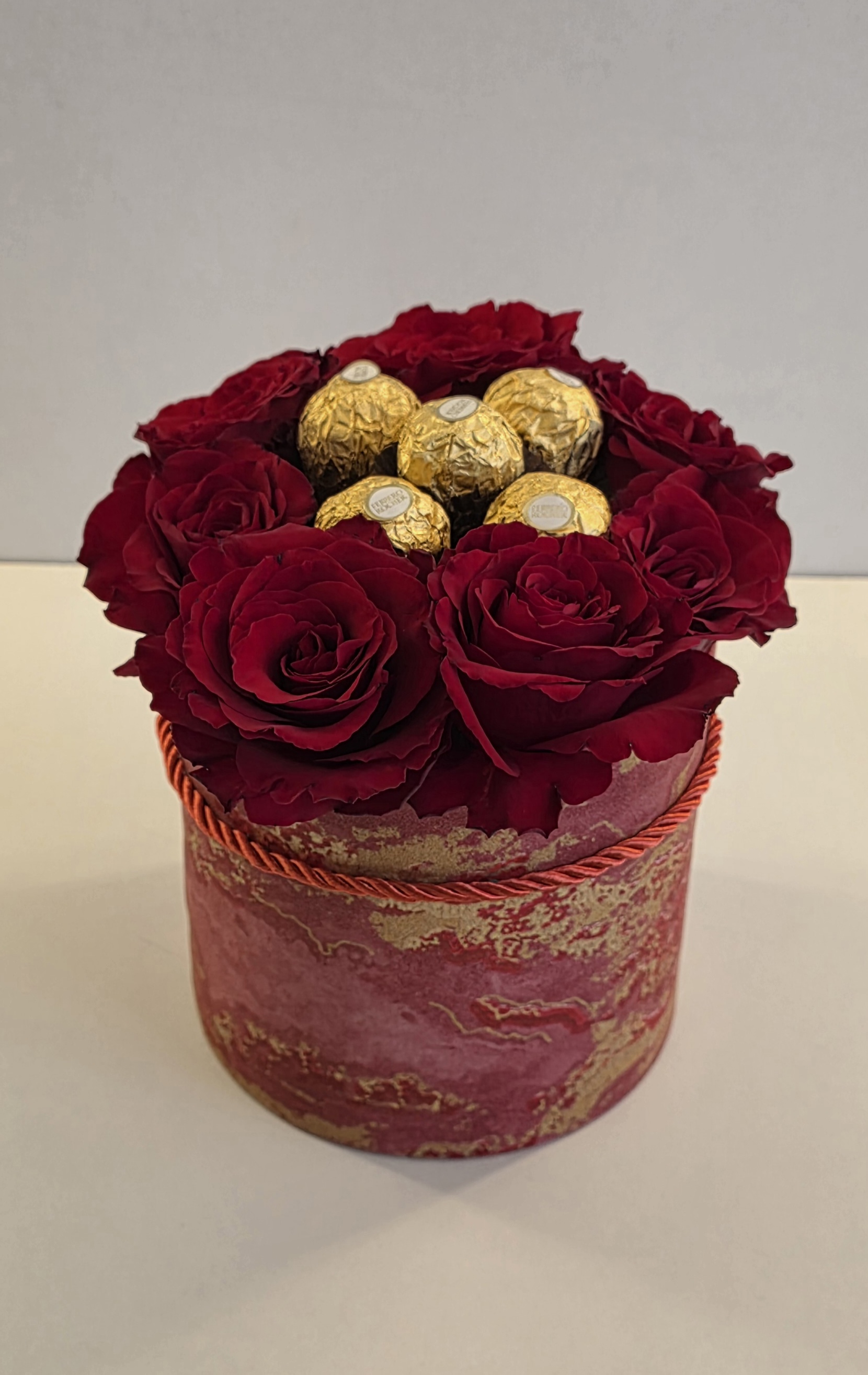 7 - 9 Roses With Ferrero  Rocher  In A Box (M)