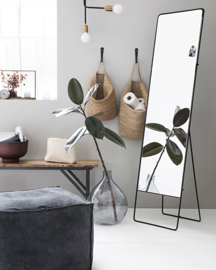 Storage, Mira, Nature