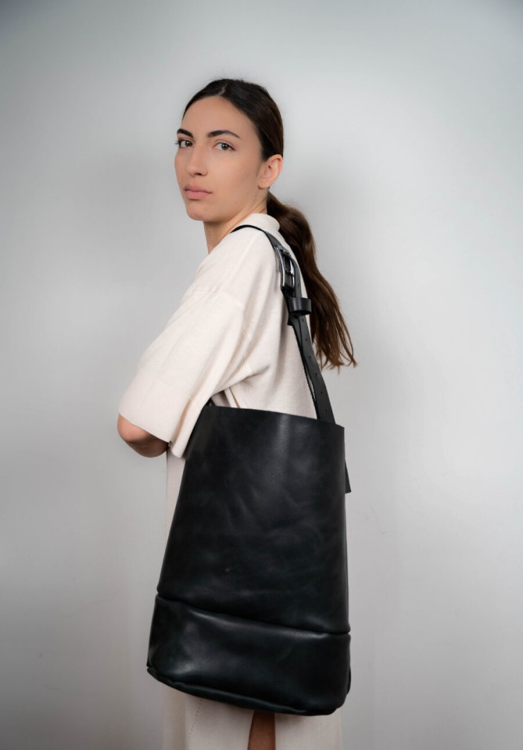 Bucket Bag / Black / Leather