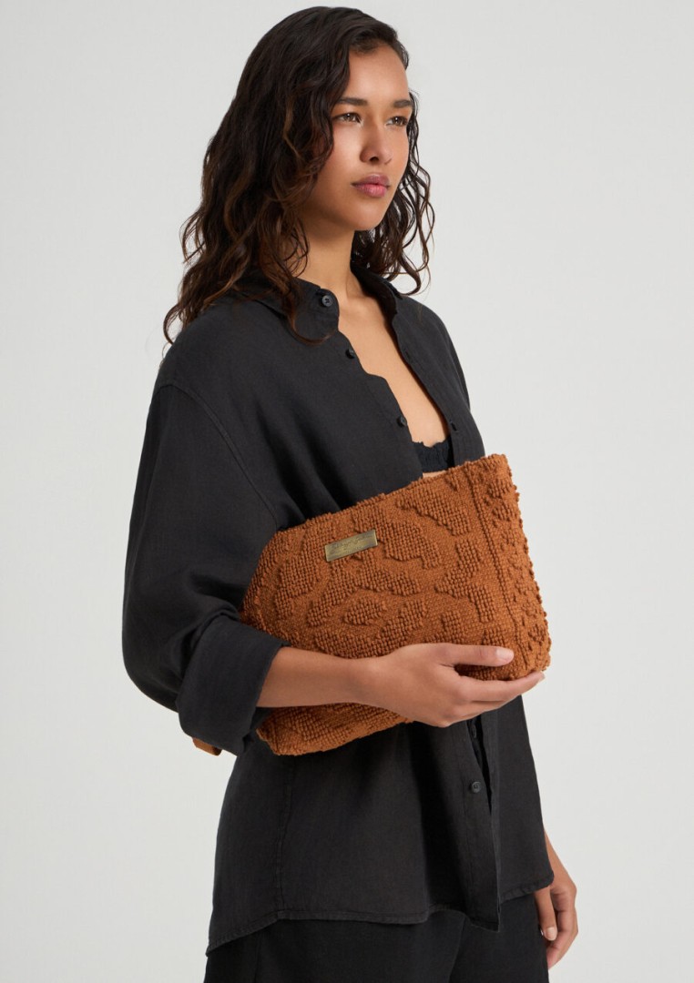 Carmela Midi Clutch / Umber