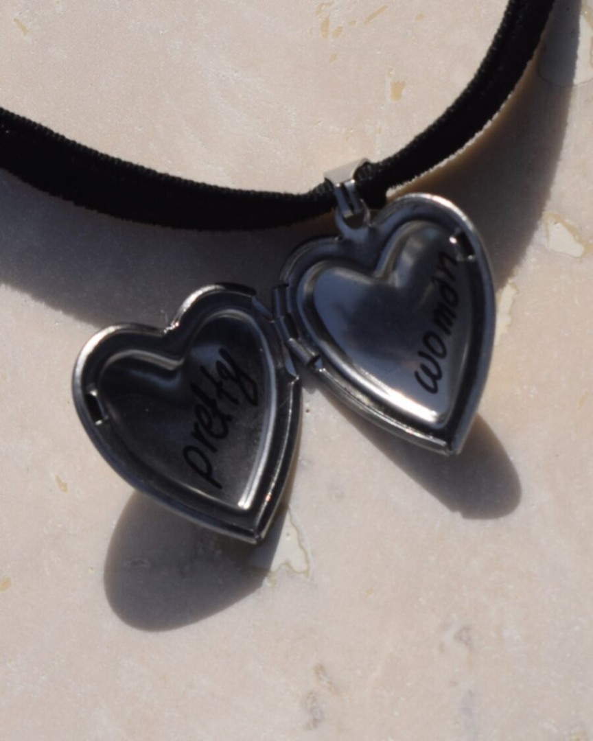Metal Heart Necklace / Black Velvet Cord