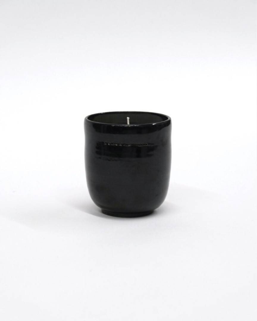 Curvy Scented Candle / Glossy Black Ceramic / S