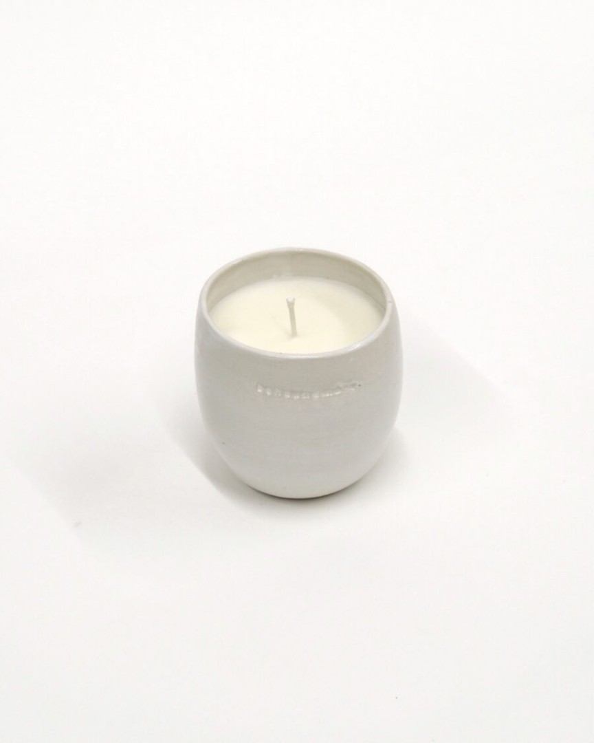 Curvy Scented Candle / White Ceramic / S