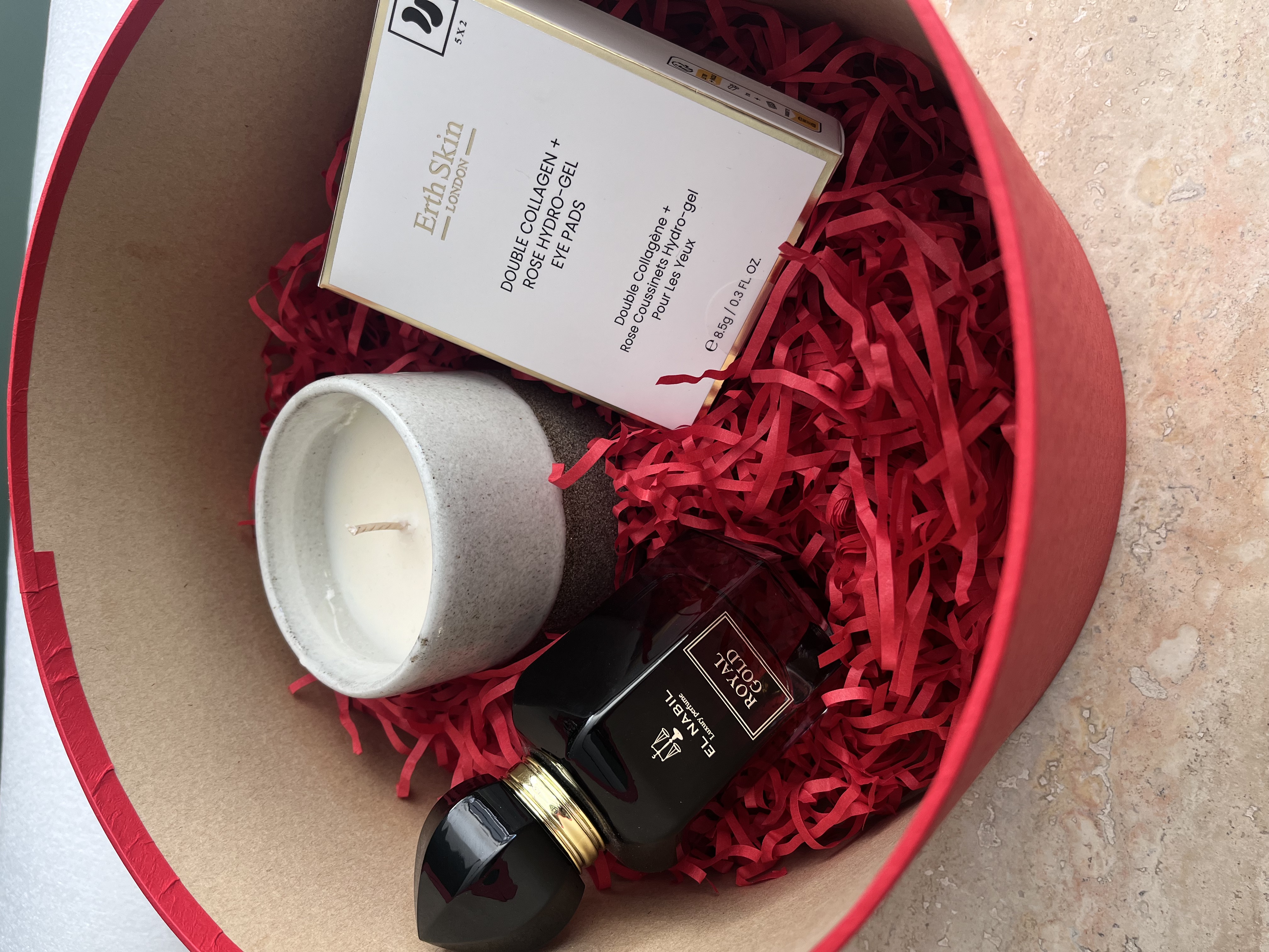 FOR HER - Premium Valentines Day Gift + Chocolates (Pralinakia)