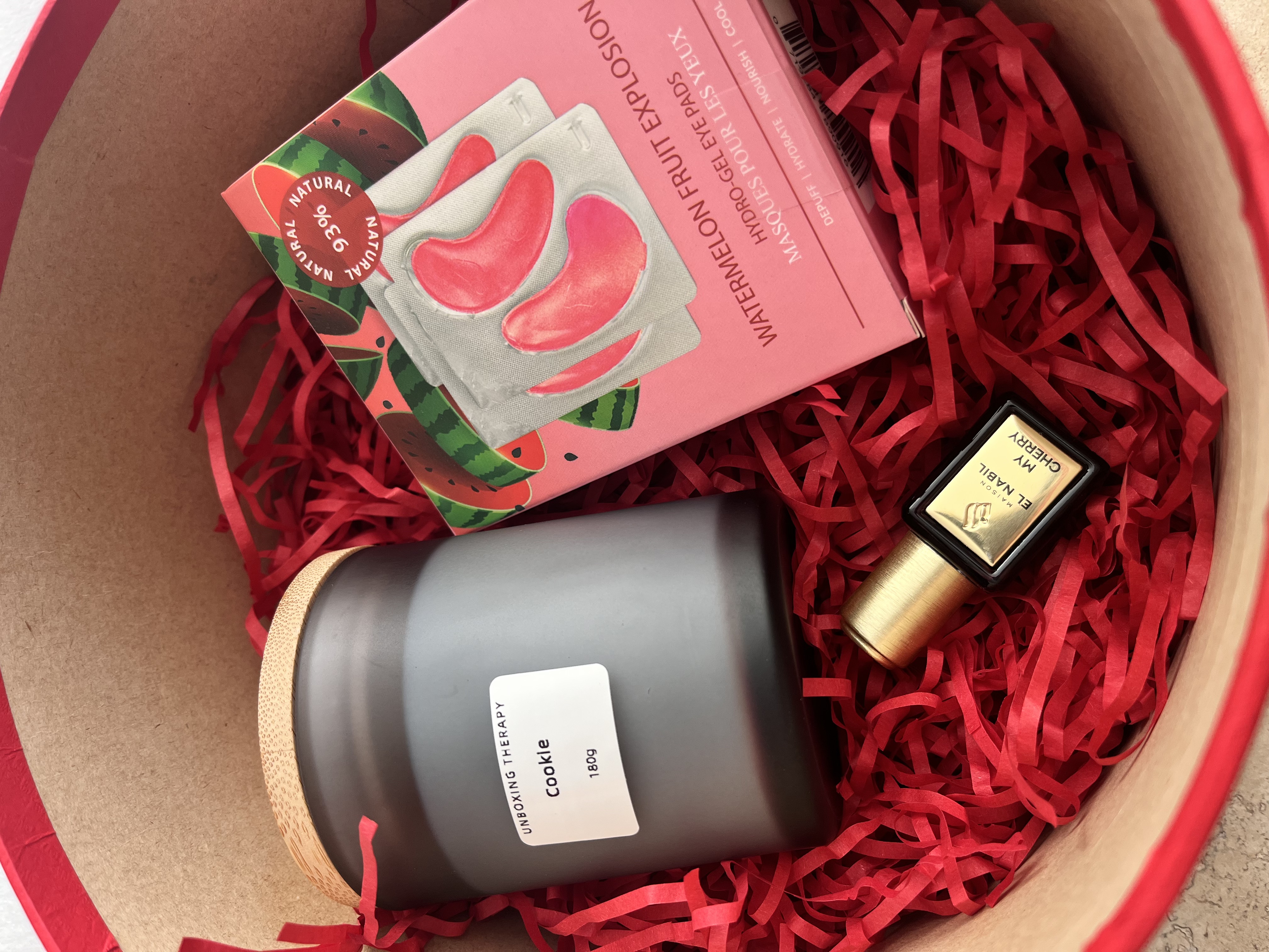 FOR HER - Elegant Valentines Day Gift + Chocolates (Pralinakia)