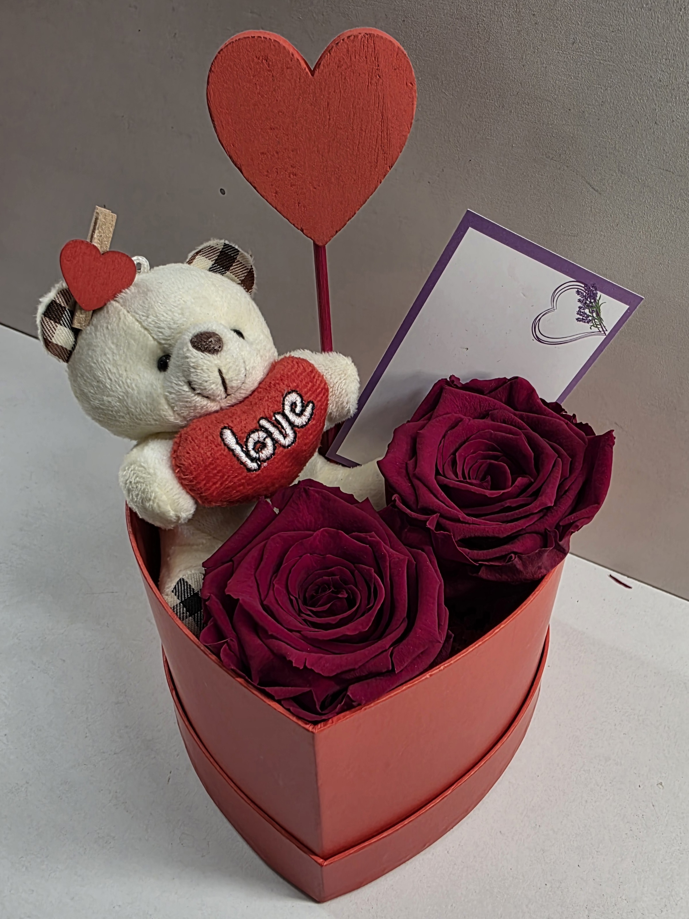 2 first quality fresh rose,stick heart ,teddy bear in smal box No.6035