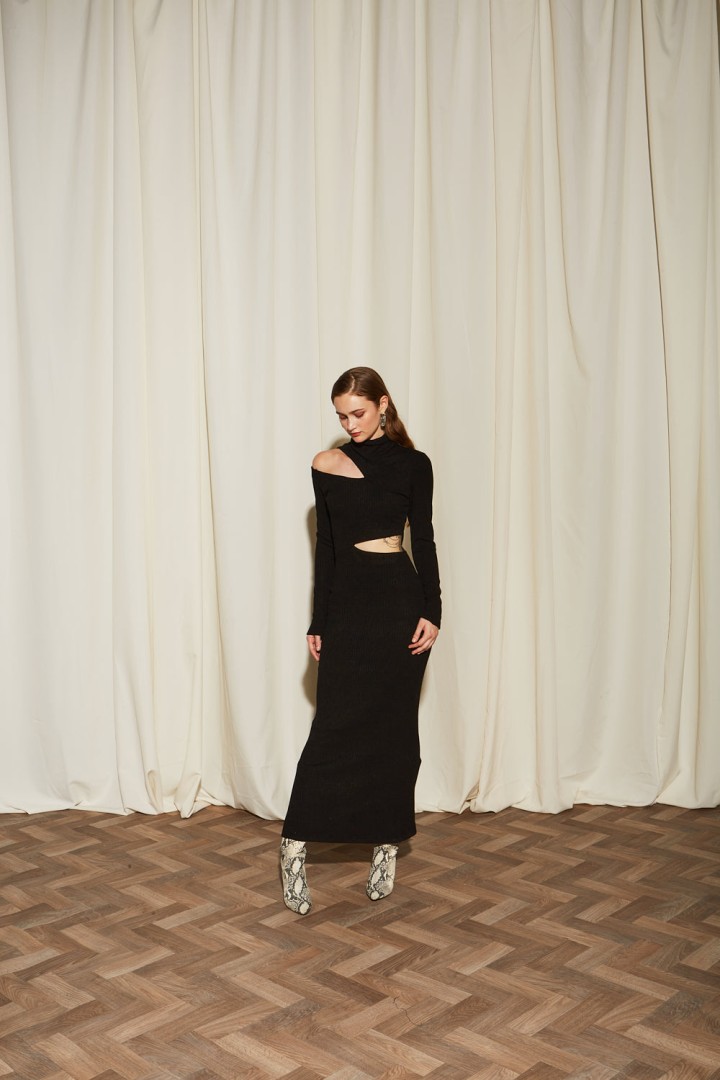 Clara Rib Knit Black Dress Size: M