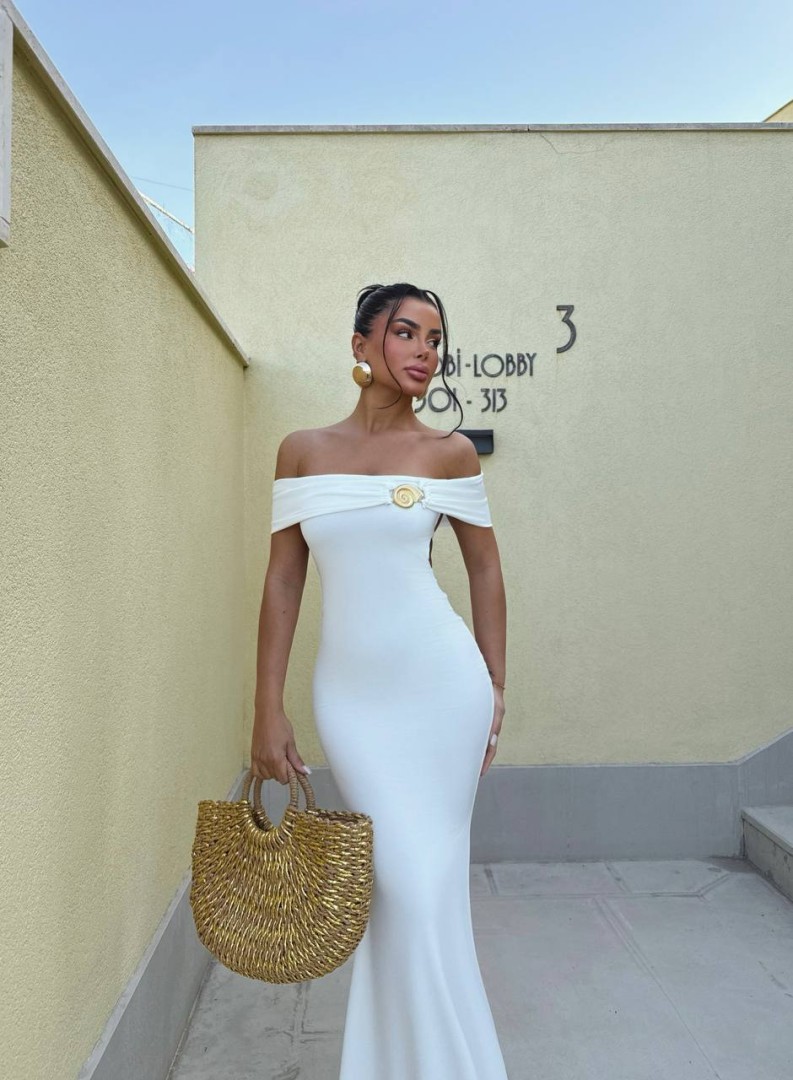 Aelia Long Open Shoulders White Dress Size: L