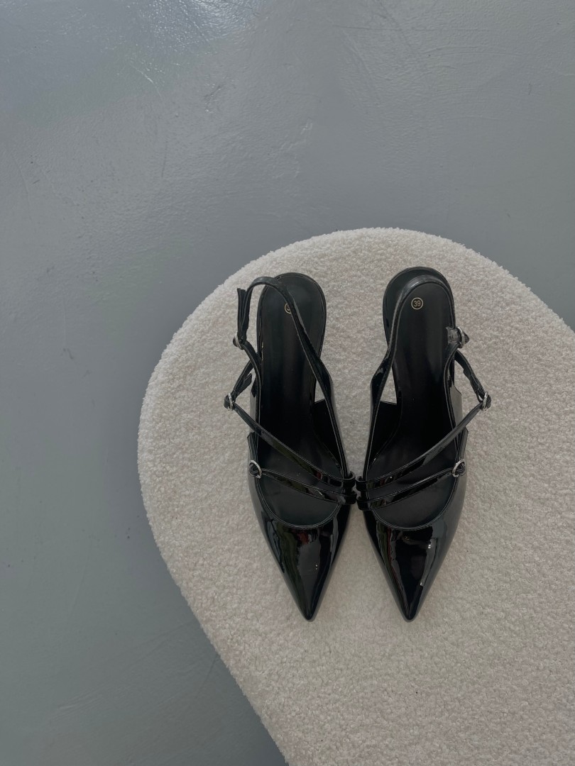 Black Pumps Heels With Straps Size: 41