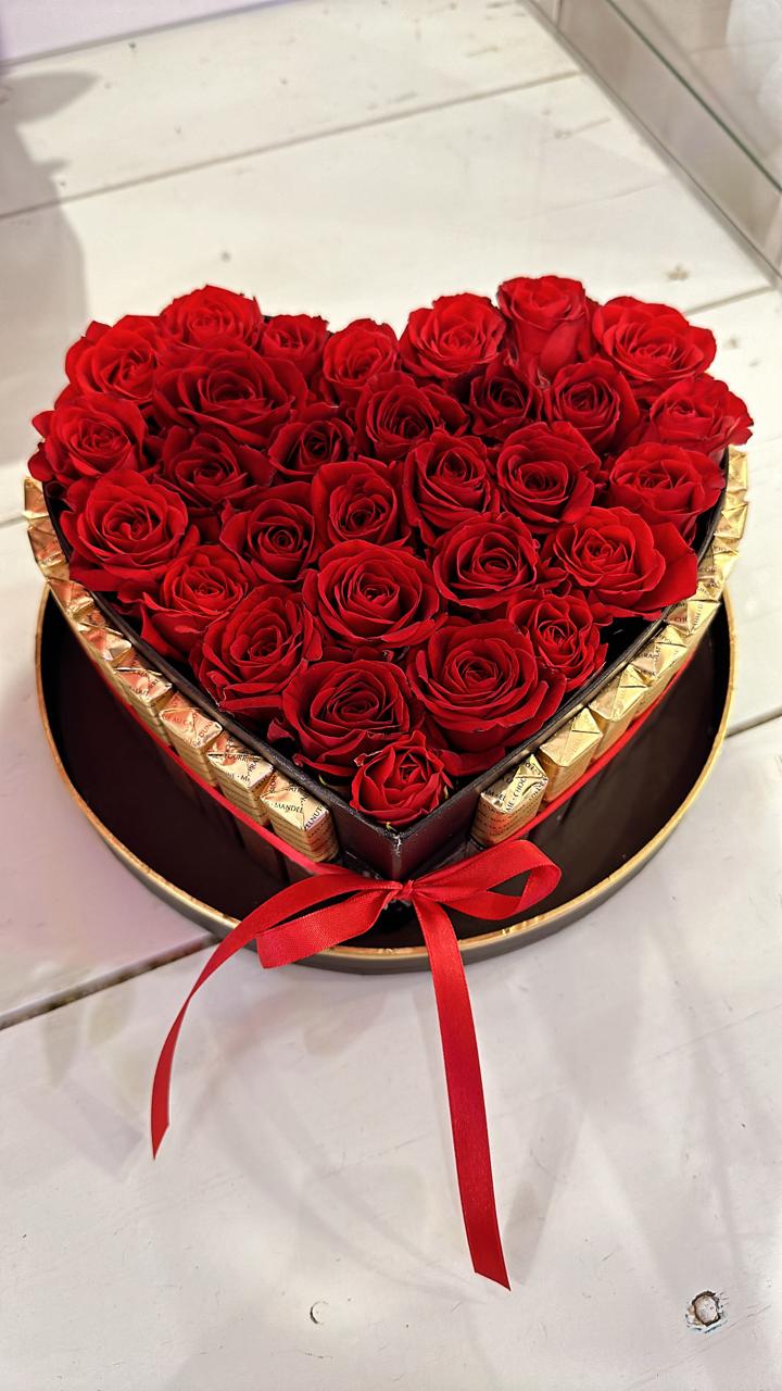 Love Box With Red Roses & Chocolates - Bouquet - Valentine Sweets