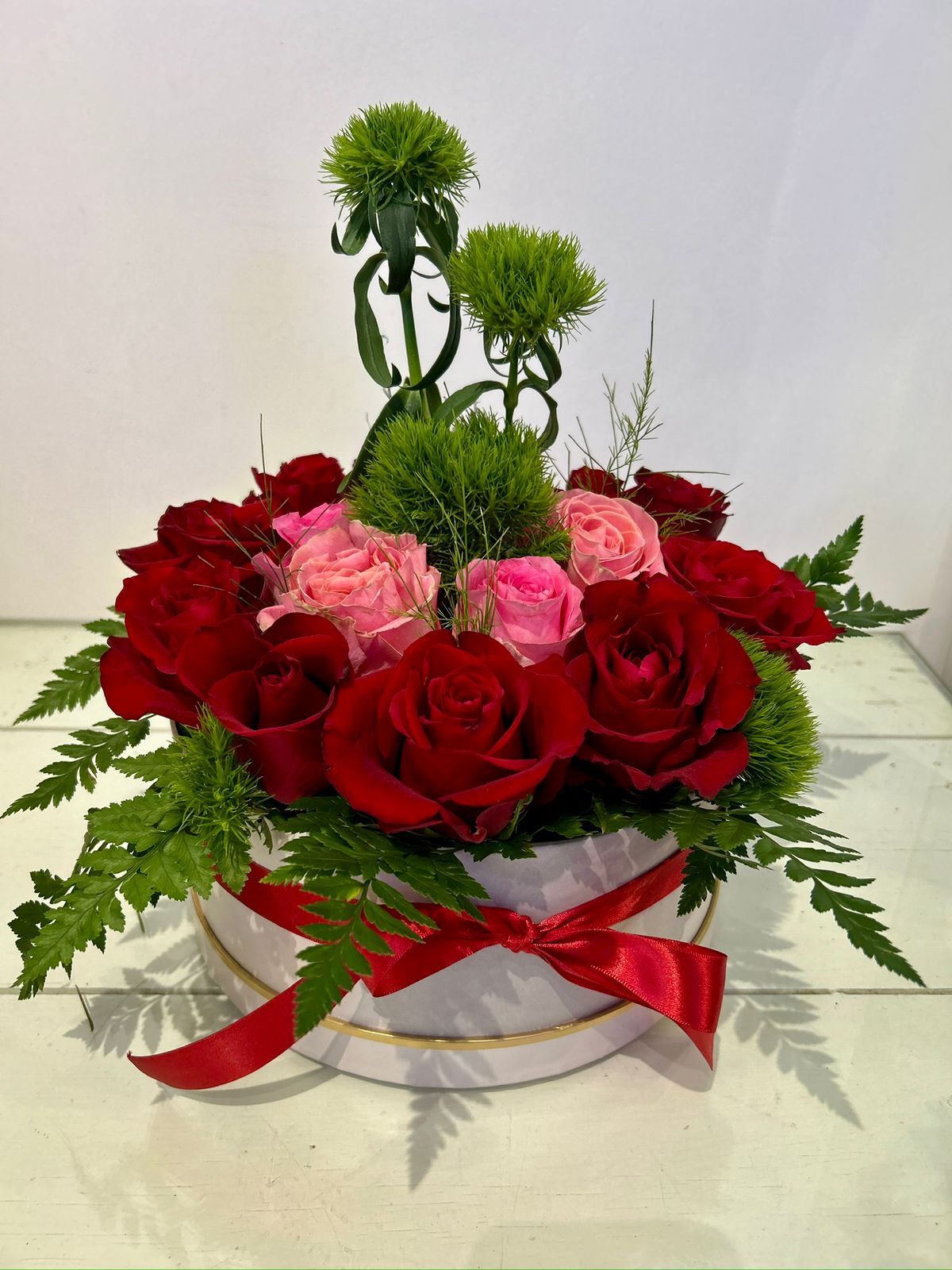 Love Box With Red & Pink Roses - Bouquet
