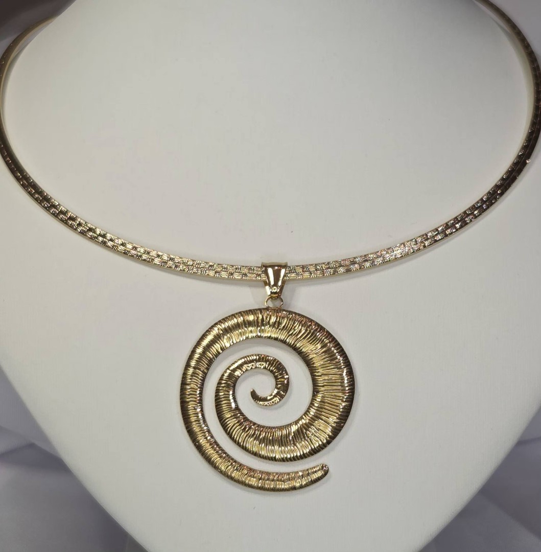 Round Choker Necklace Gold Stainless Steel.Spiral