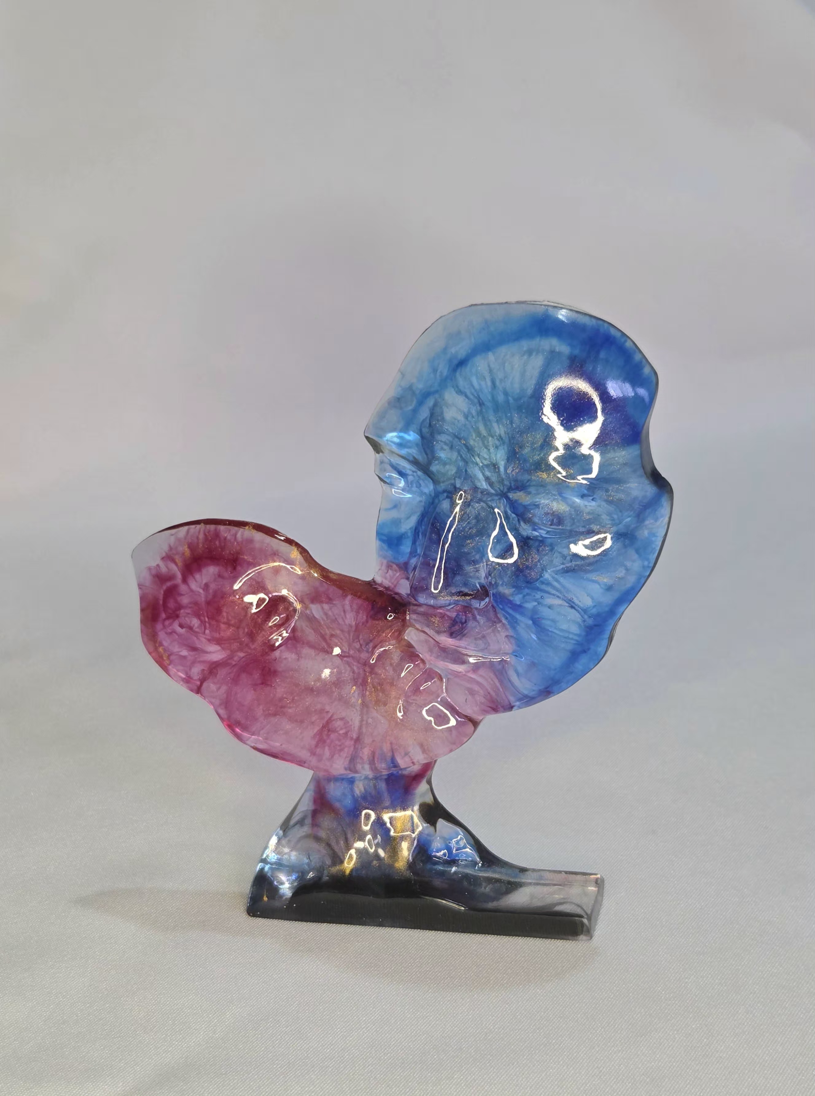 Decorative Sculpture Abstract Made Of Liquid Glass Woman And Man Kissing Hight 13,5Cm One Piece In Each Design