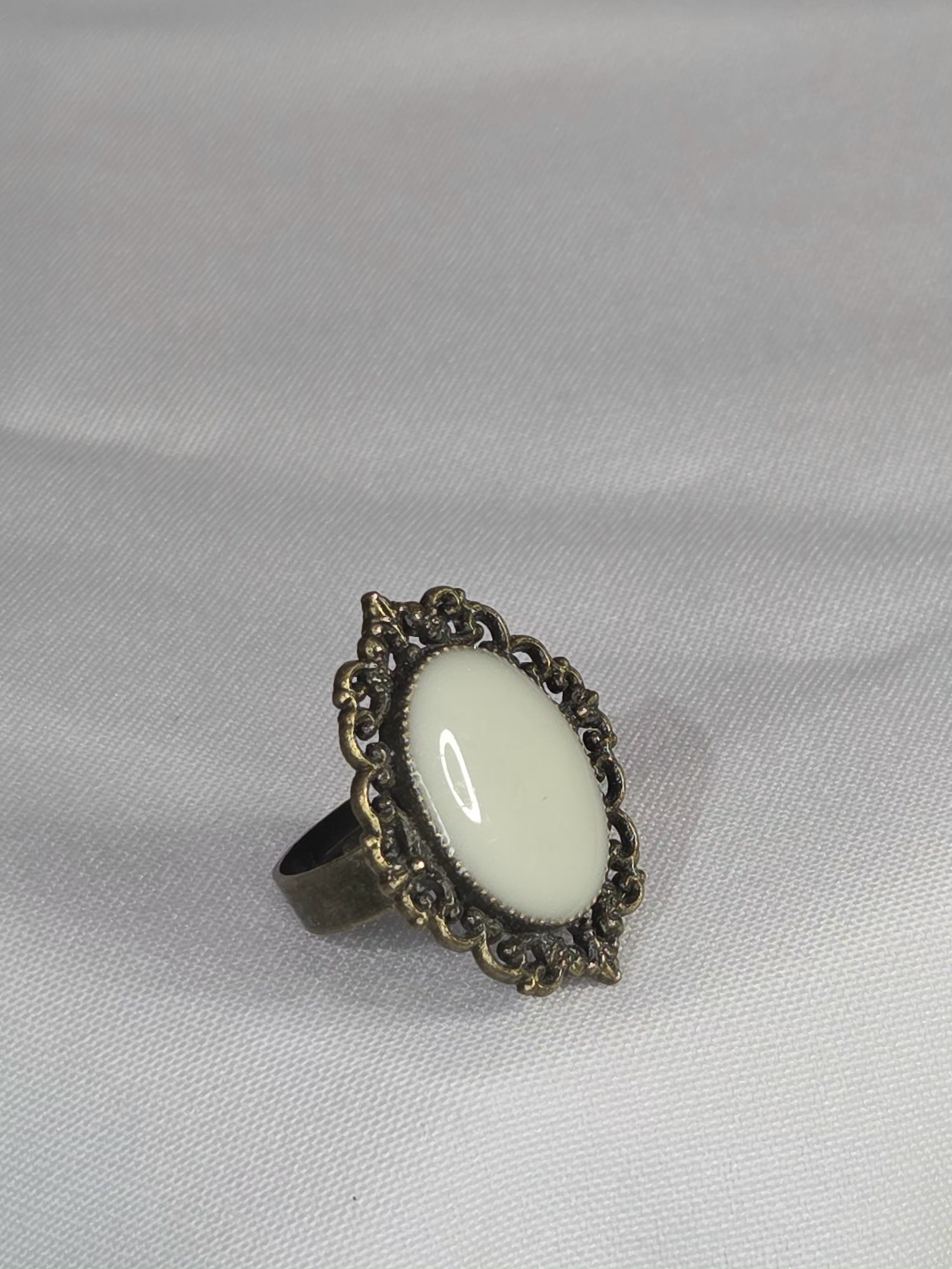 Vintage Bronze Handmade Ring White 3Cm