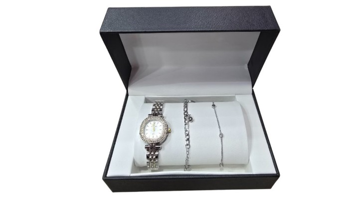 Silver Woman Watch with Double Bracelet Set – Minimalist Collection
