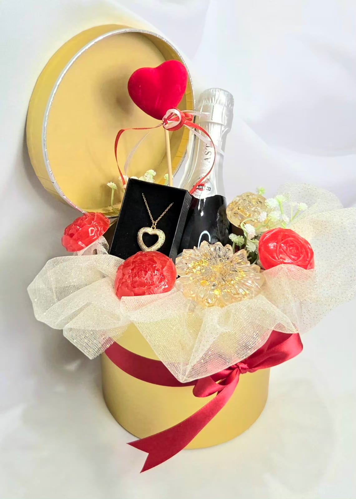 GOLD BOX WITH HEART NECKLACE,MARTINI ASTI 200ML AND HANDMADE FLOWERS