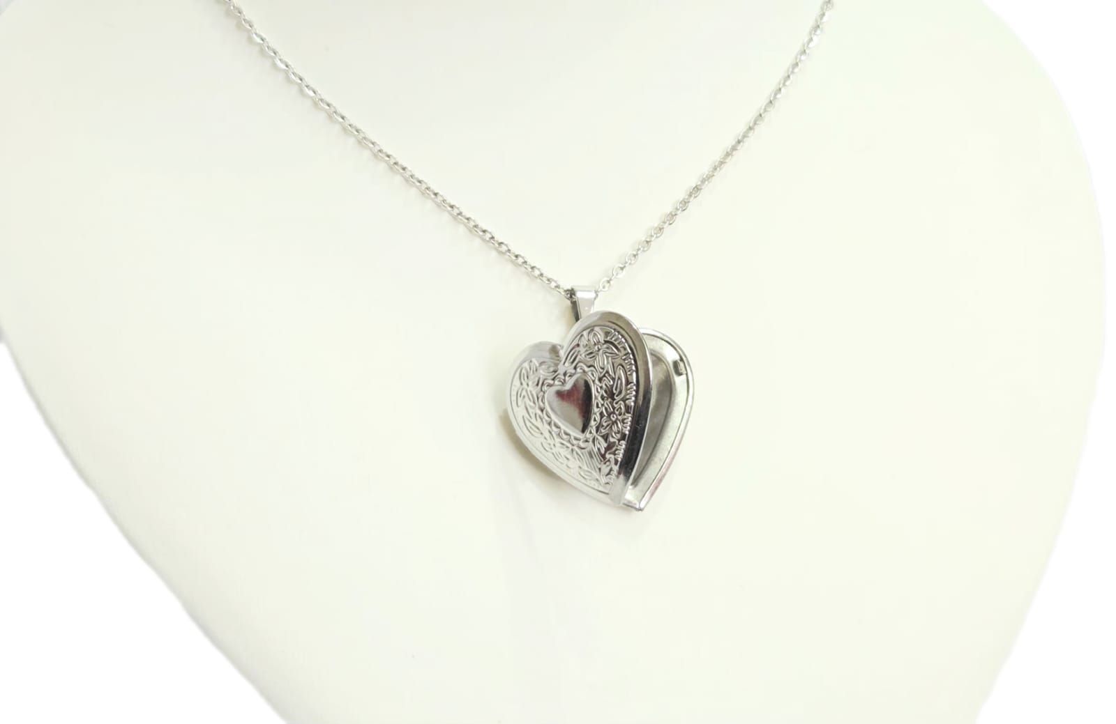 Stainless steel pendant  heart that opens.