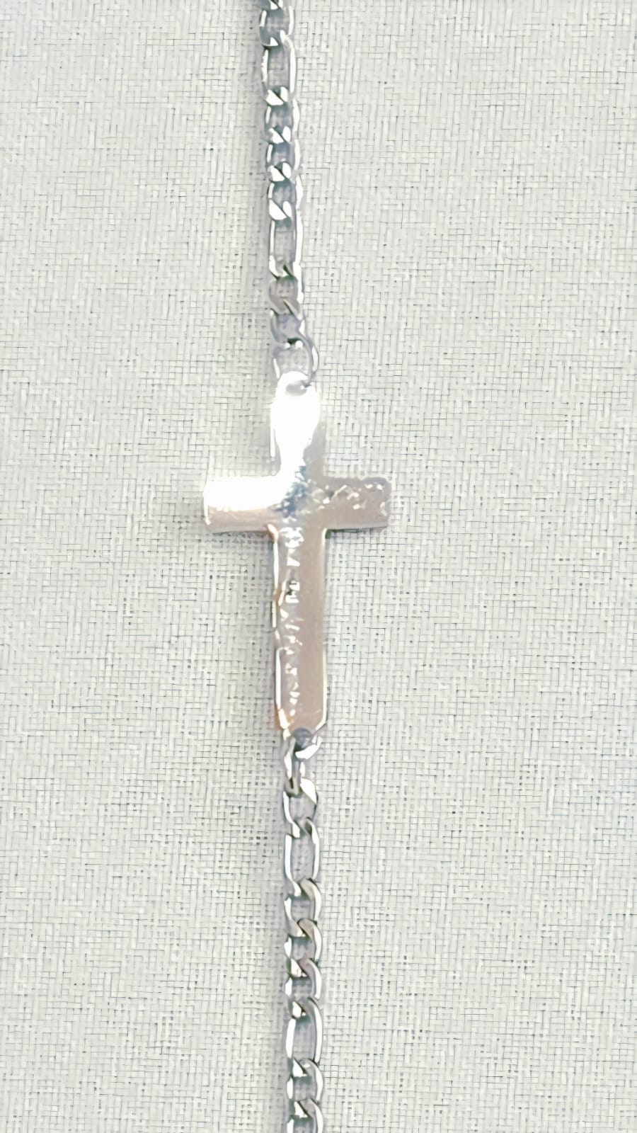 STAINLESS STEEL BRACELET WITH CROSS.