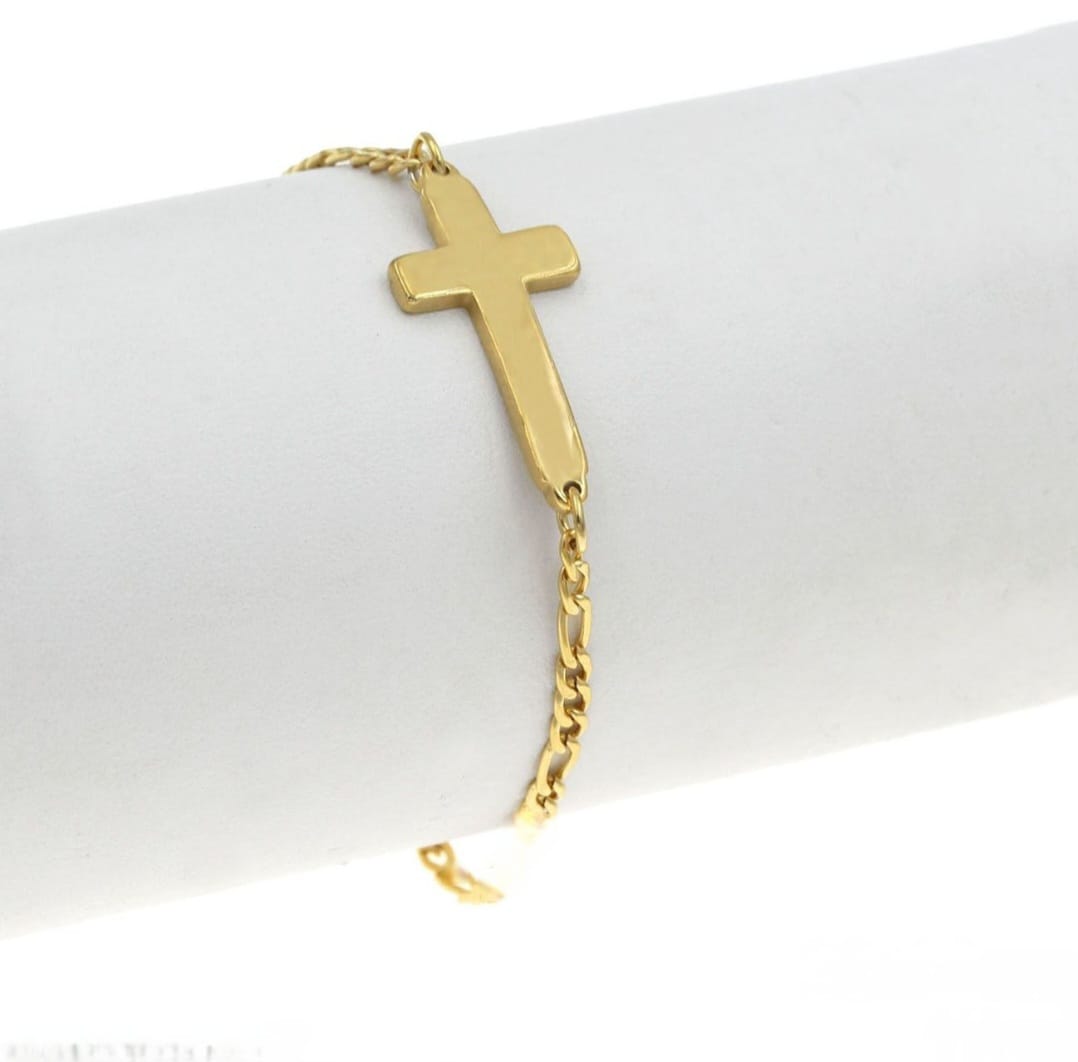 Stainless steel bracelet with figaro chain with cross.