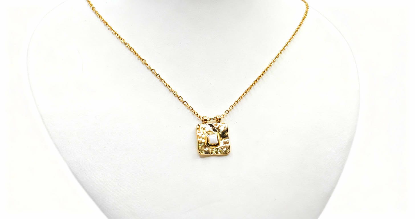 Gold Square Necklace With White Stone. Cod. 14