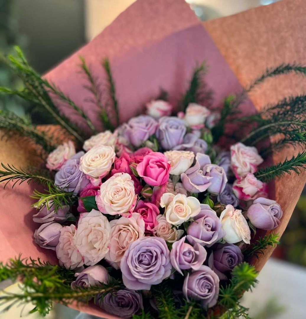 Bouquet Of 11 Mini Roses