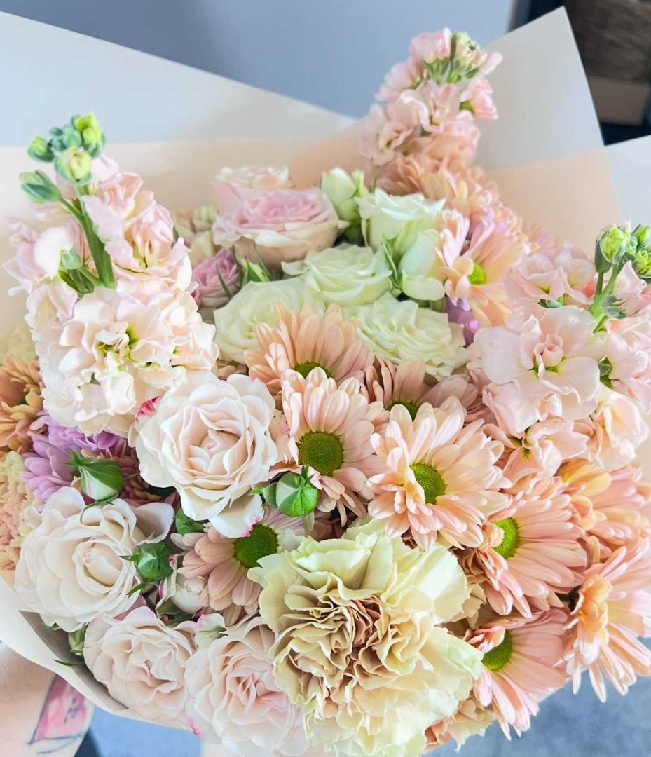 Small Bouquet Of Seasonable Flowers