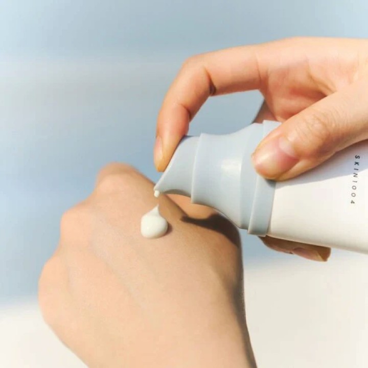 SKIN1004 Madagascar Centella Hyalu-Cica Water- Fit Sun Serum SPF50+ PA++++ 15ml