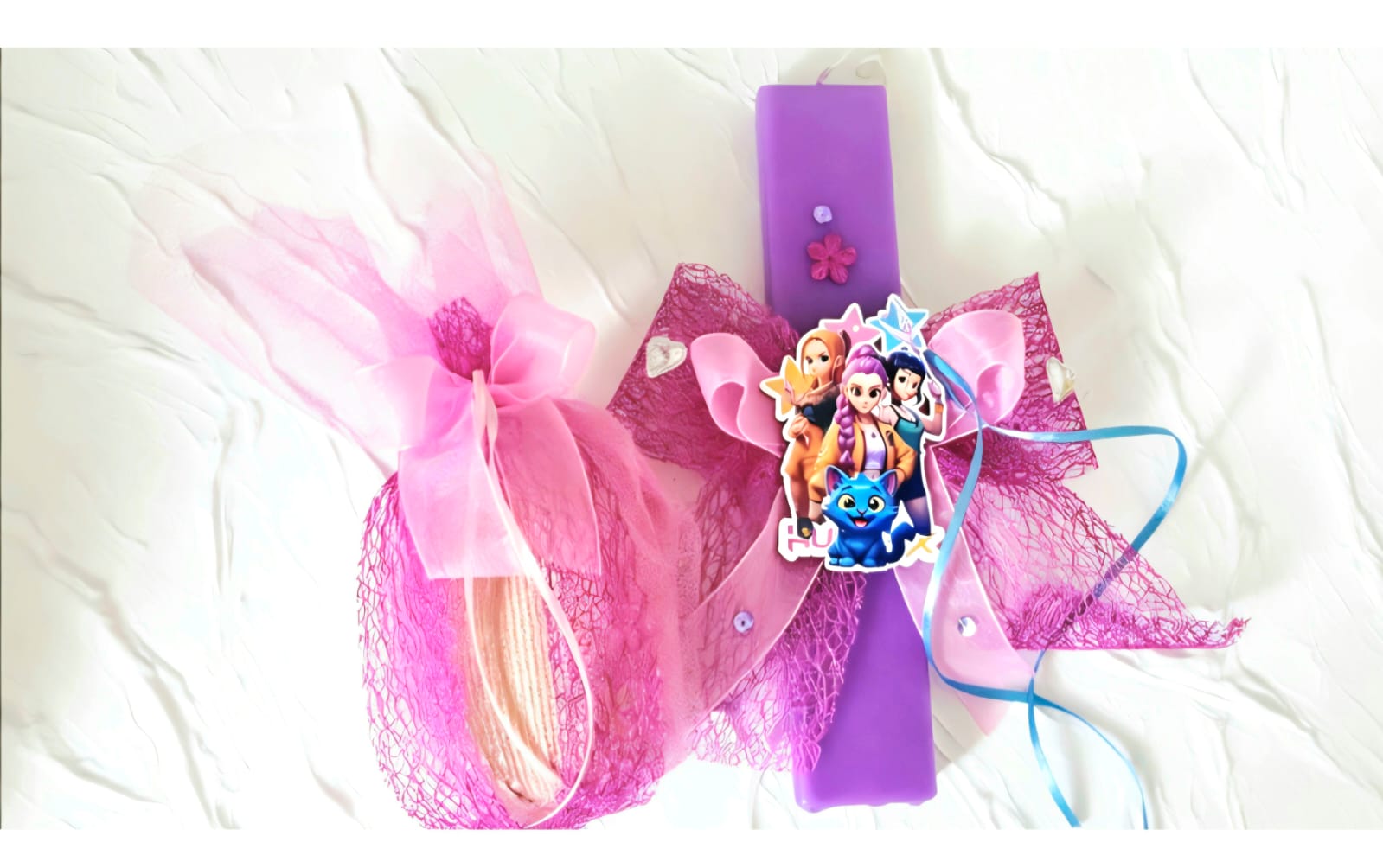 EASTER  CANDLE HUNTRIX WITH EASTER EGG.