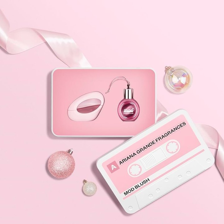 Ariana Grande Mod Blush Gift Set - 30ml EDP & Shower Gel Ornament Ball Set