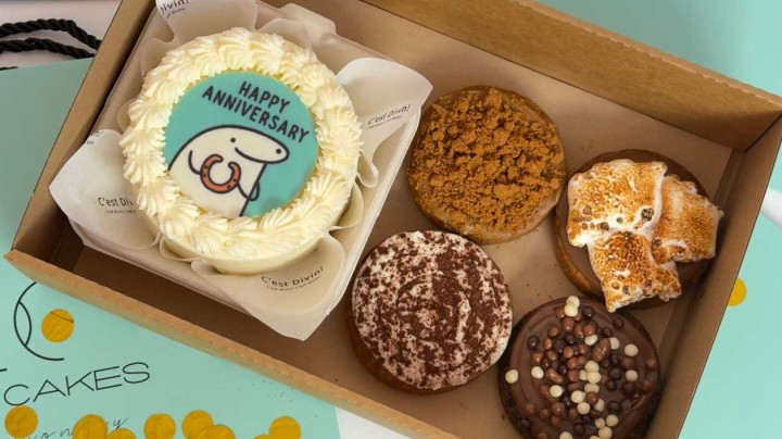 Pistachio with Raspberries Anniversary Bento & Cookie Box