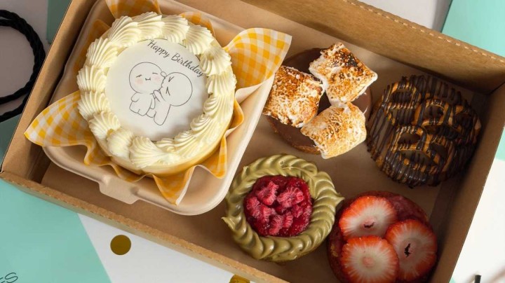 Pistachio with Raspberries Happy Birthday Couple Bento & 4 Cookies Box