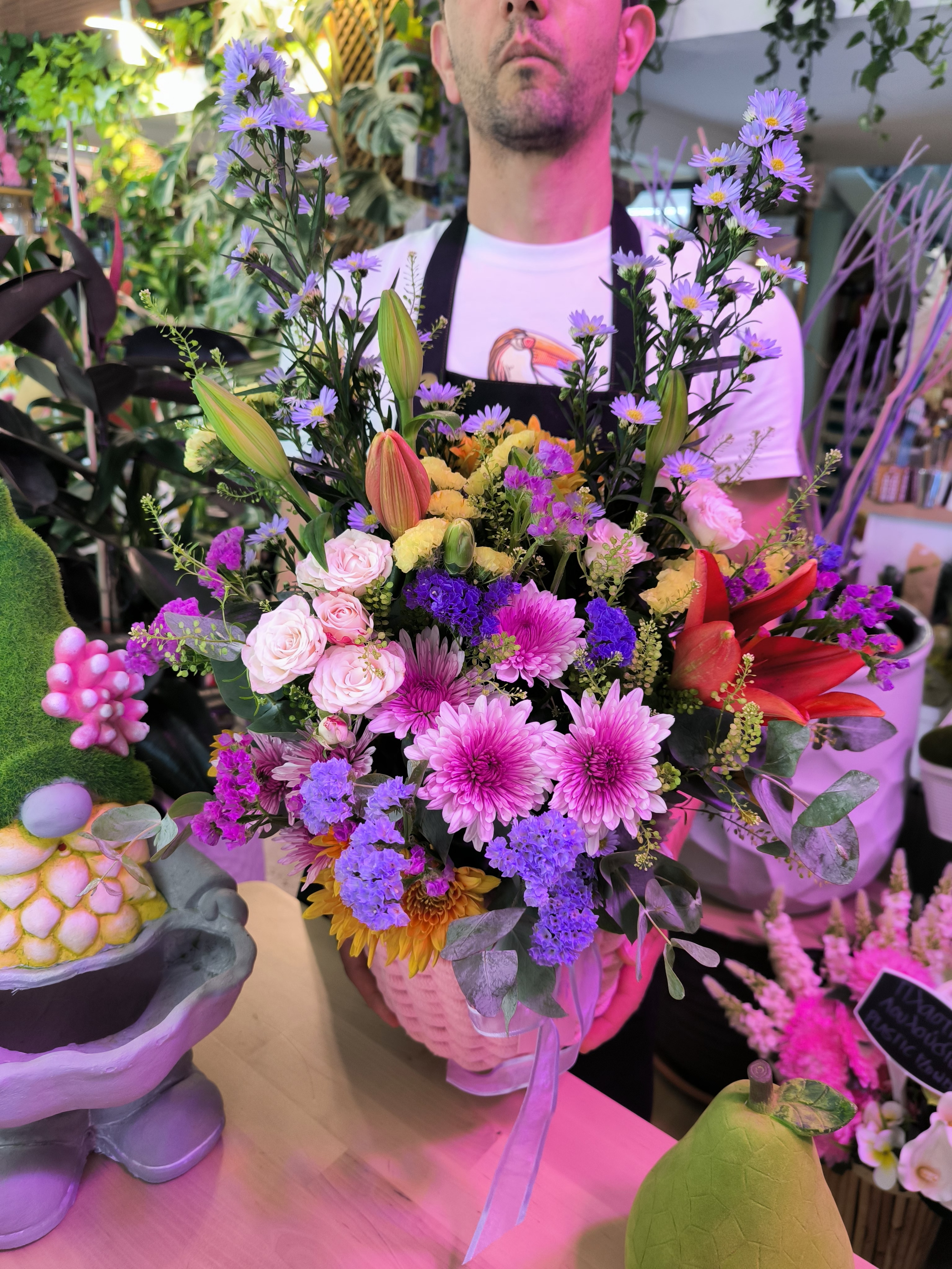 Pinky Basket fresh Flowers